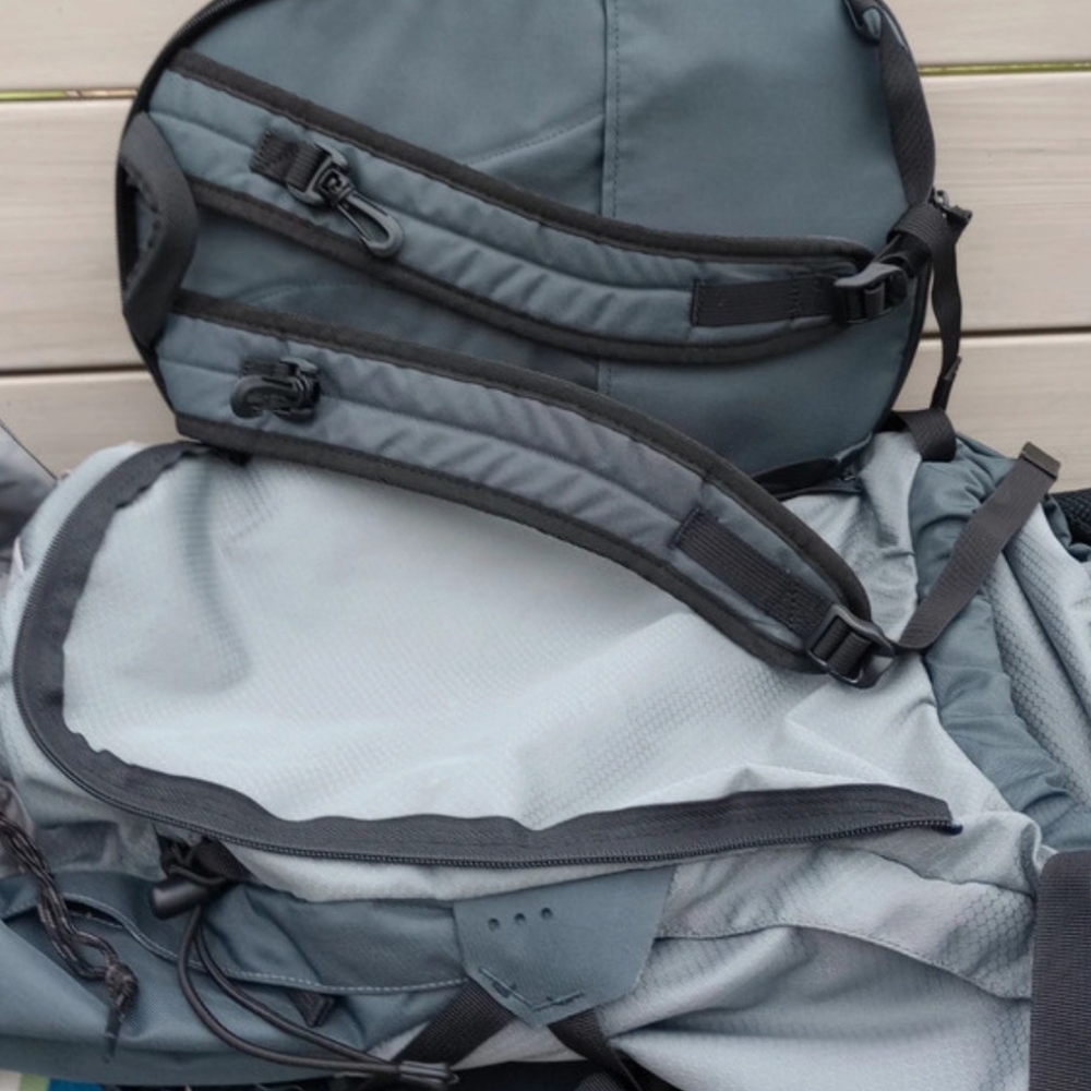 60 L Backpack - Picture 4 of 10